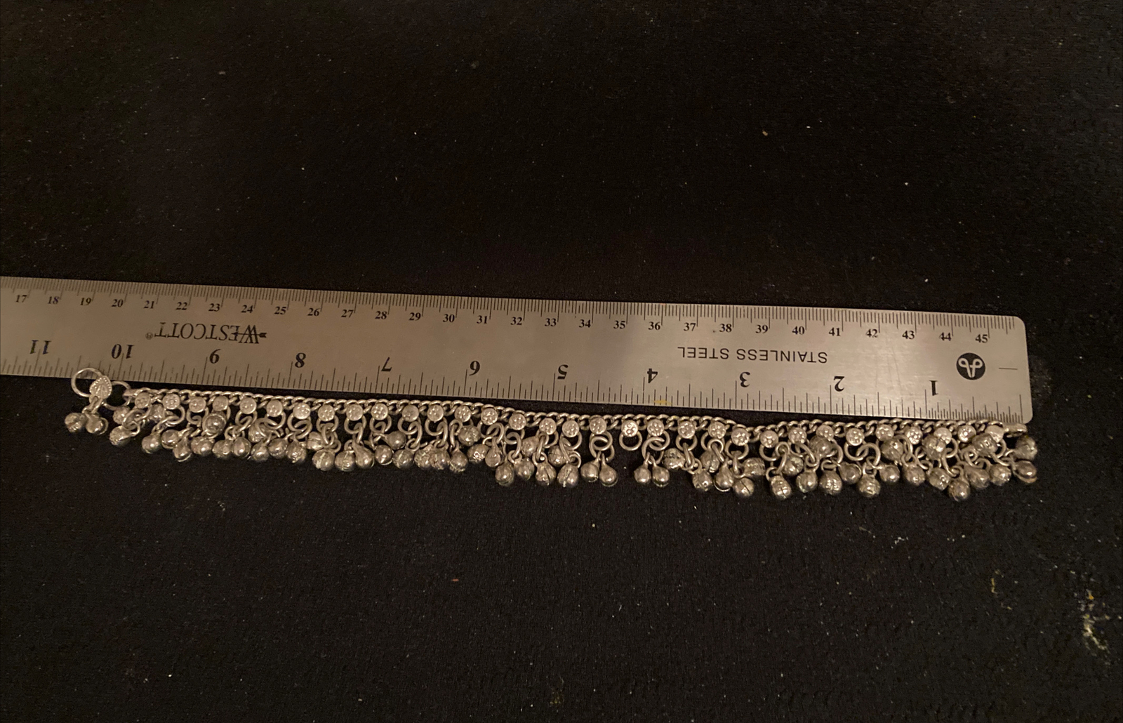 Unique VR Signed Choker Chain Dangling Silver Plated Tone