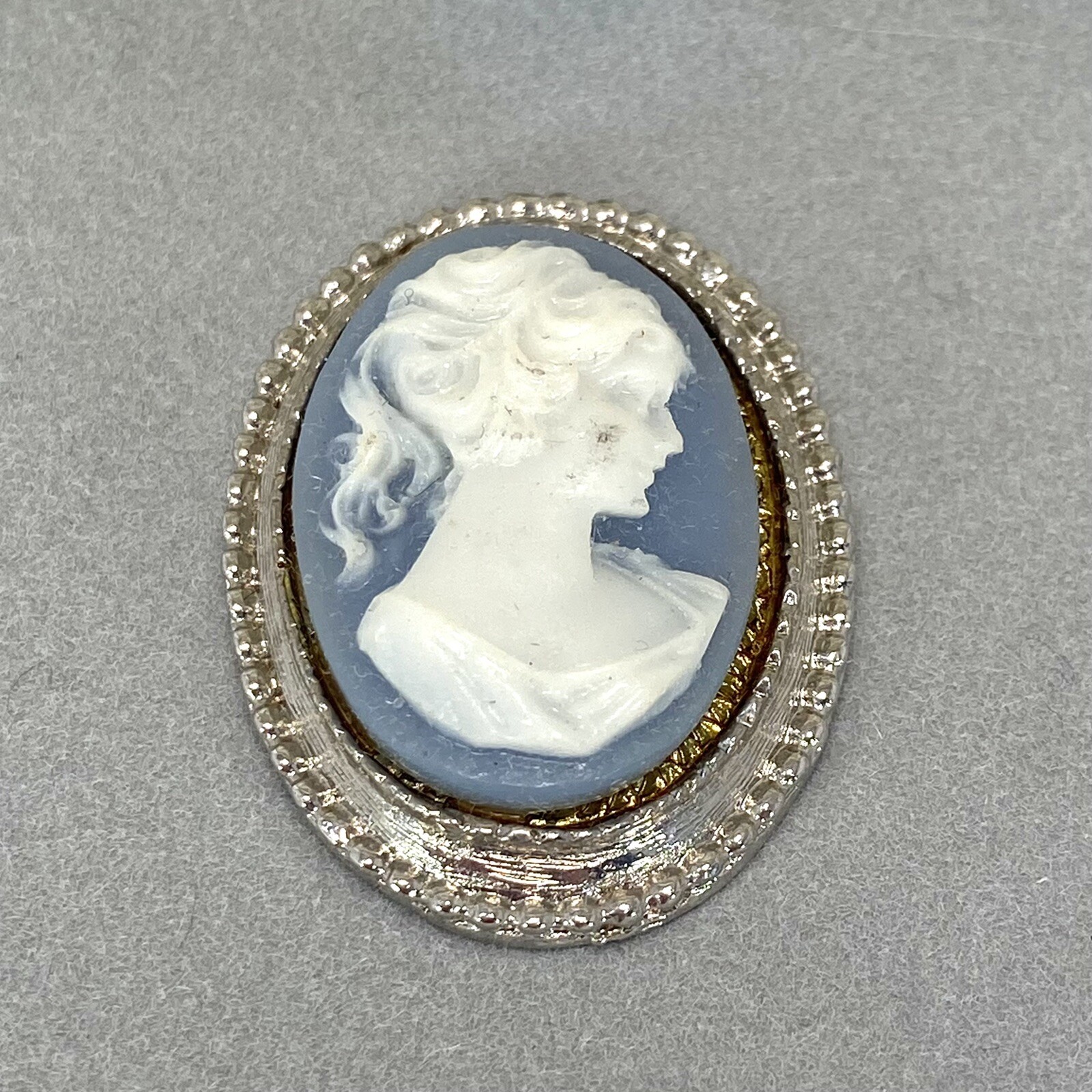 Vintage Tacoa Blue CAMEO Silvertone Oval Brooch Pin in Original Box