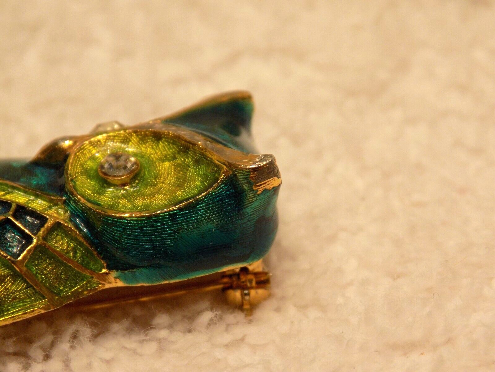 VINTAGE BOUCHER LIME & KELLY GREEN ENAMEL OWL W/ CLEAR CRYSTAL EYES 8668P