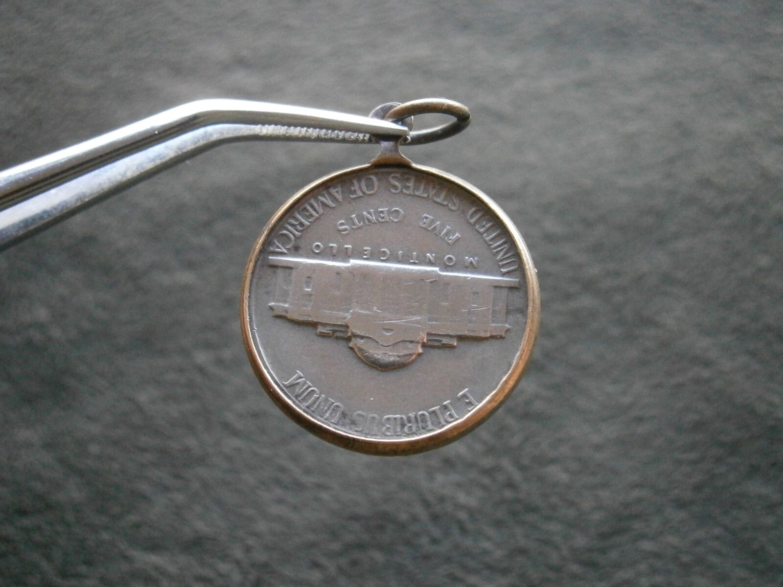 Jefferson 1948 5 Cents Nickel Coin USA in Vtg Goldtone Mount Charm Pendant 5.6g