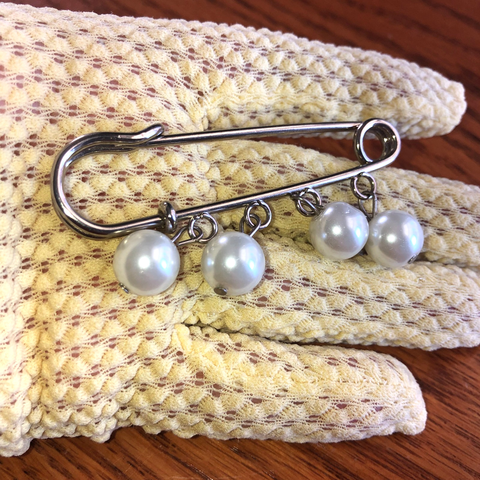 STAINLESS SafetyPin Brooch Clasp with 4 Dangling Faux Pearl Beaded Charms VTG