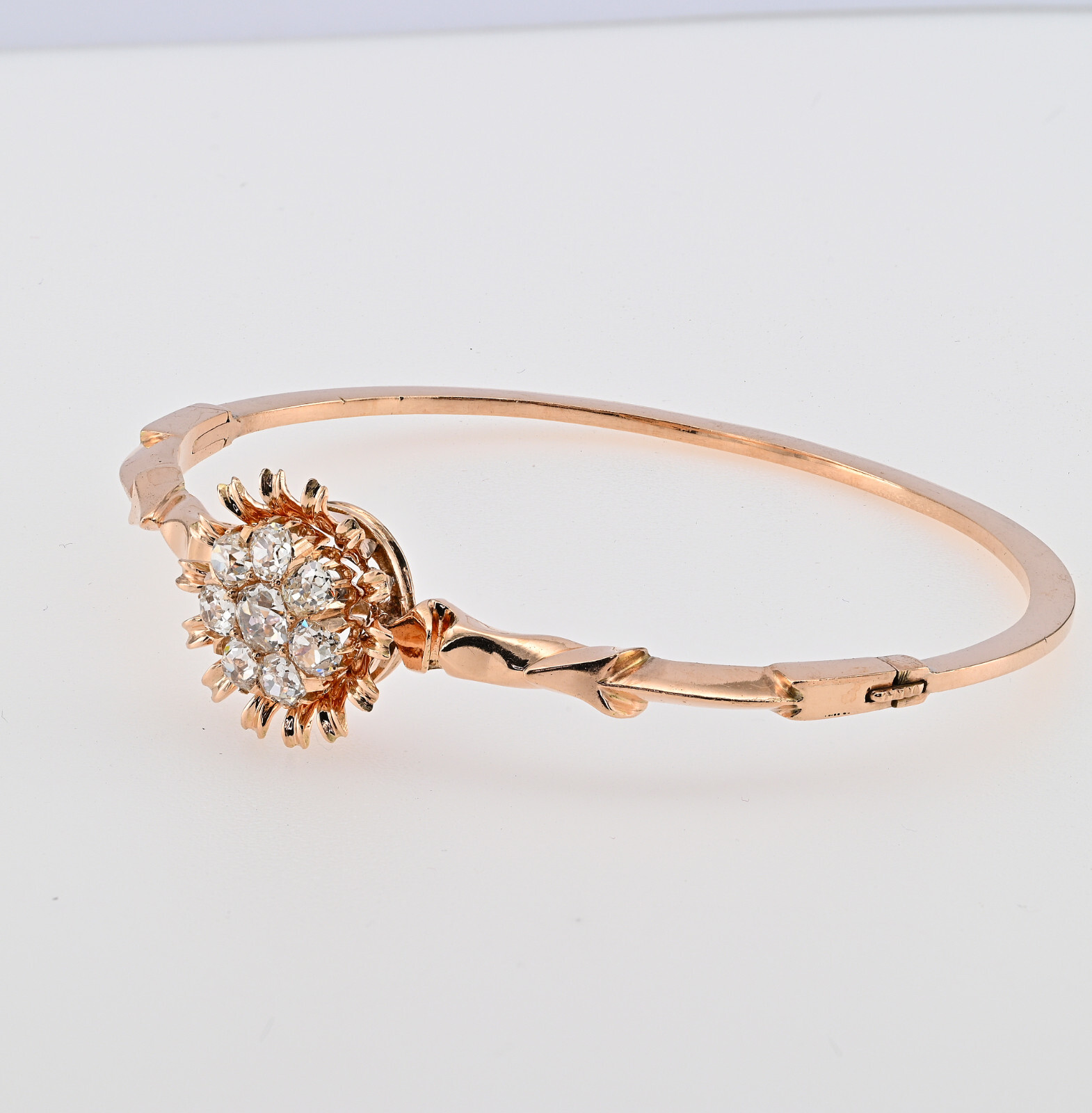 Victorian 2.50 Ct F/G VVS/VS Diamond Daisy Bangle