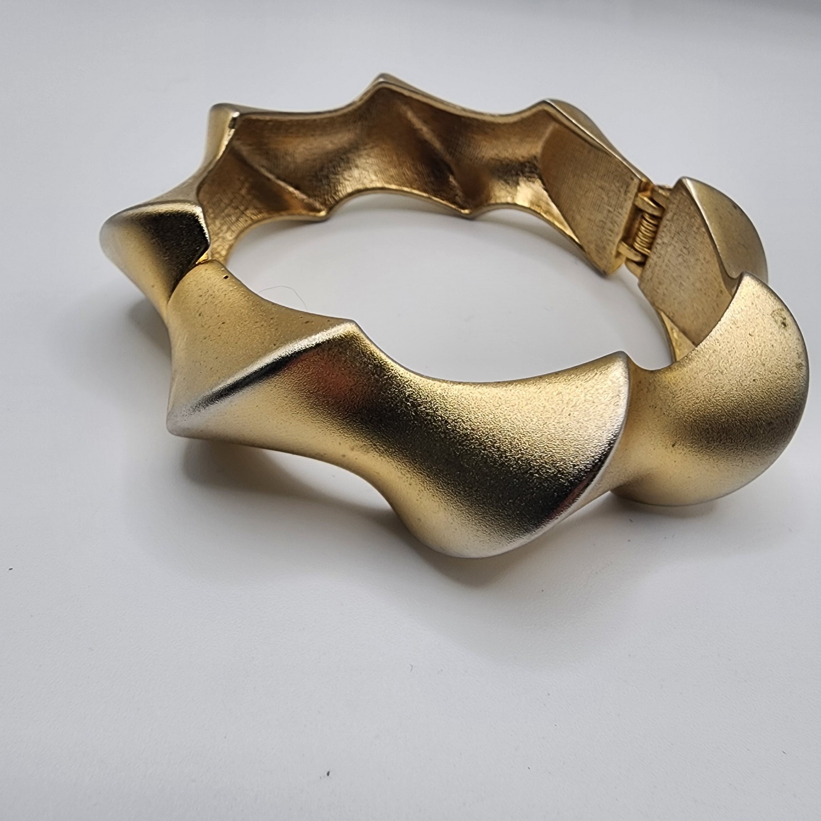 Gold Tone Metal Thick Chunky Twist Bangle Bracelet Clamper 3″ Diameter Vintage