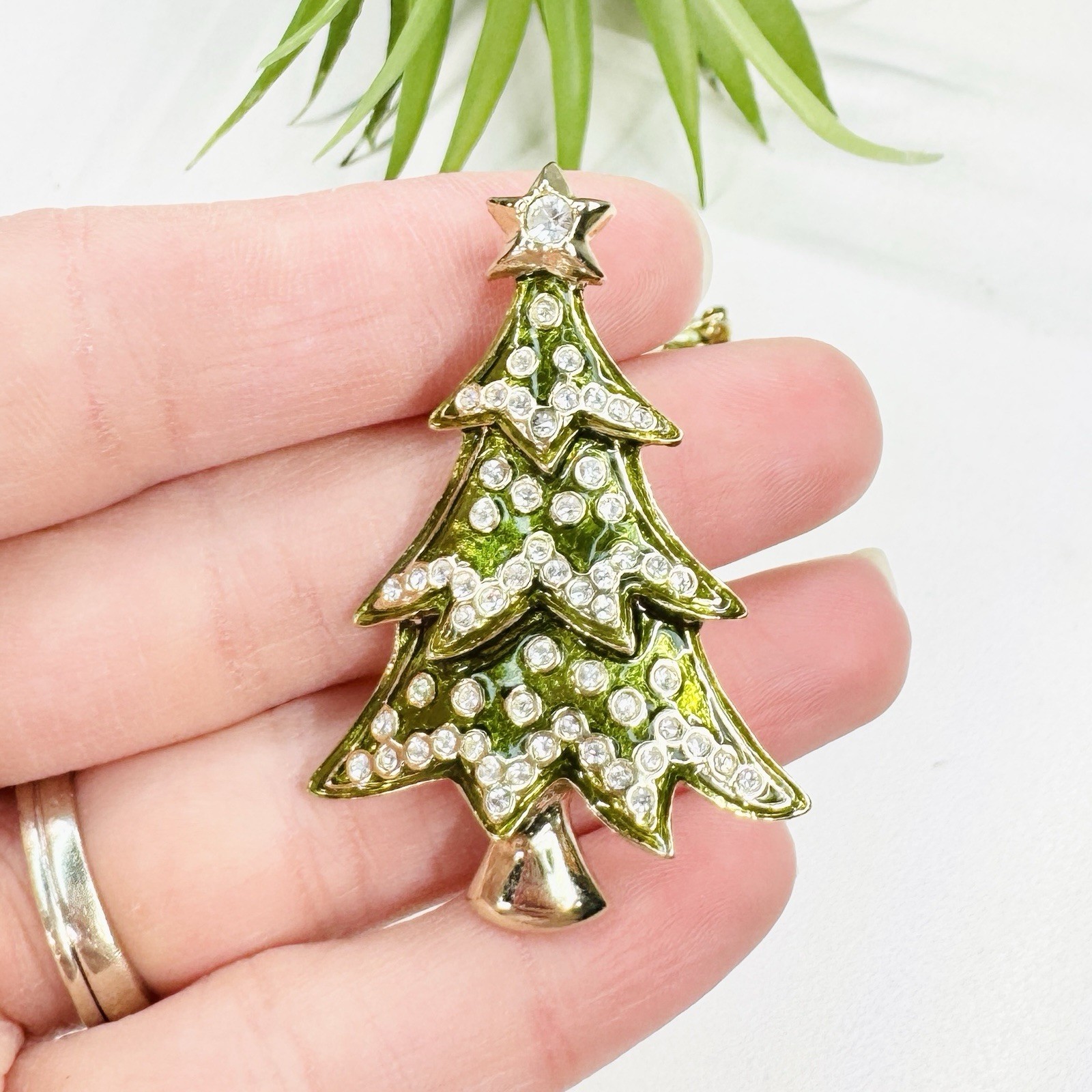 Vintage to Now Christmas Wreath and Tree Brooch/Necklace Lot – Avon, Monet
