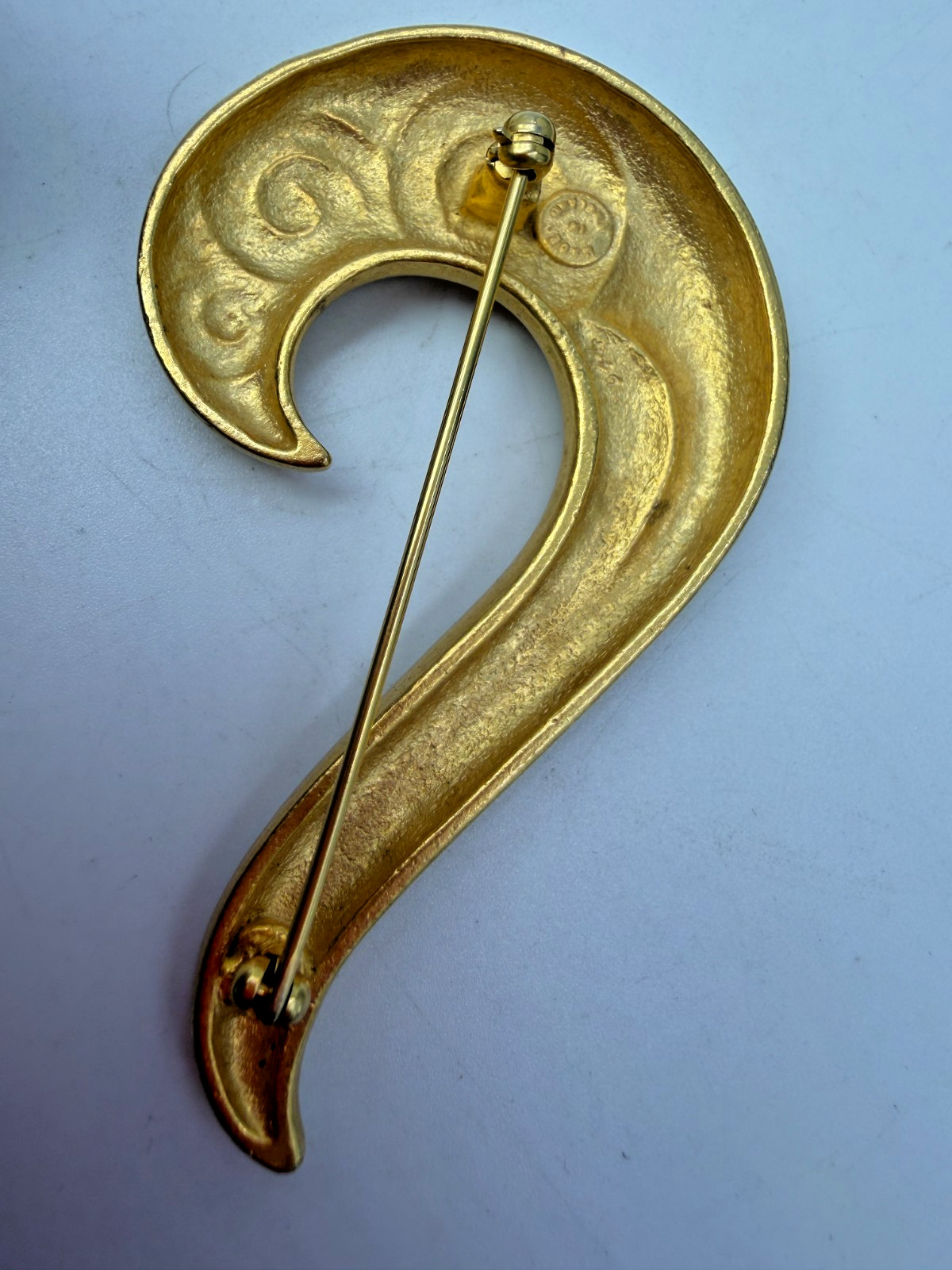 Vintage Brooch Wave Wind Made in England Heavy Goldtone Metal Matte 90s