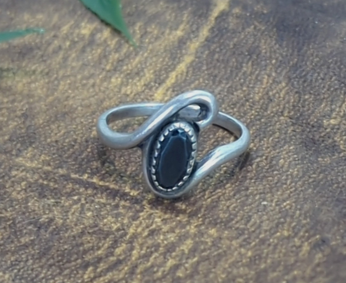 Oval Hematite Sterling Silver Swirl Goth Boho Whimsical Ring Size 3.75 Vintage