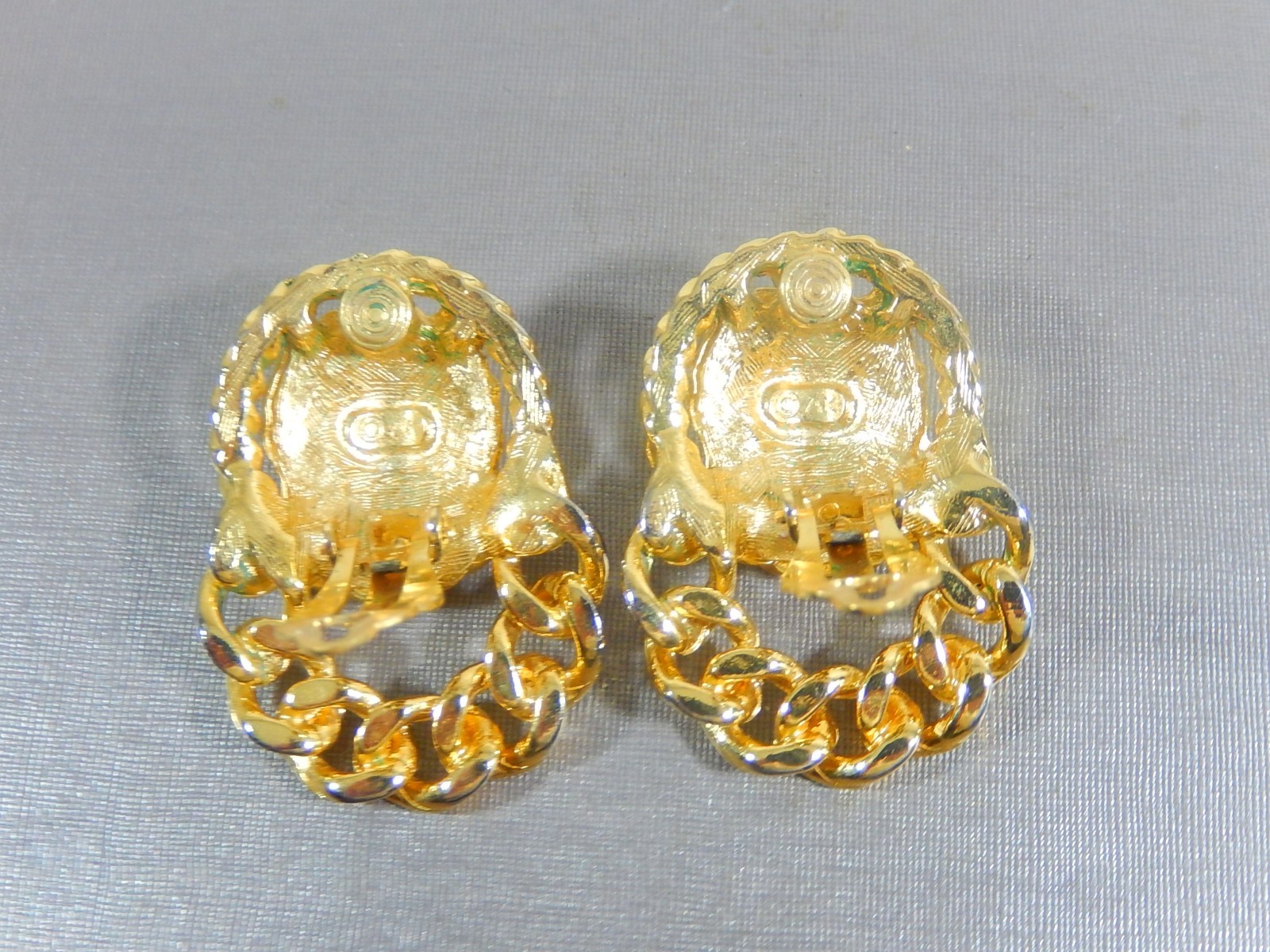 VTG ANNE KLEIN LION HEAD FIXED CURB LINK DOORKNOCKER LARGE CLIP EARRINGS