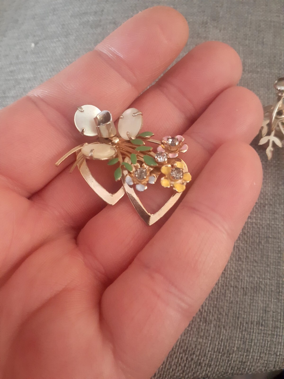 Vintage MOP & Enamel Flower/heart Brooch/pin & Matching Screw back Earrings