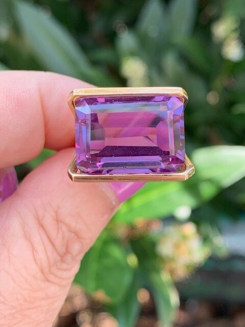 VINTAGE 14K GOLD HUGE EAST WEST TENSION SET PURPLE COLOR CHANGE SAPPHIRE RING