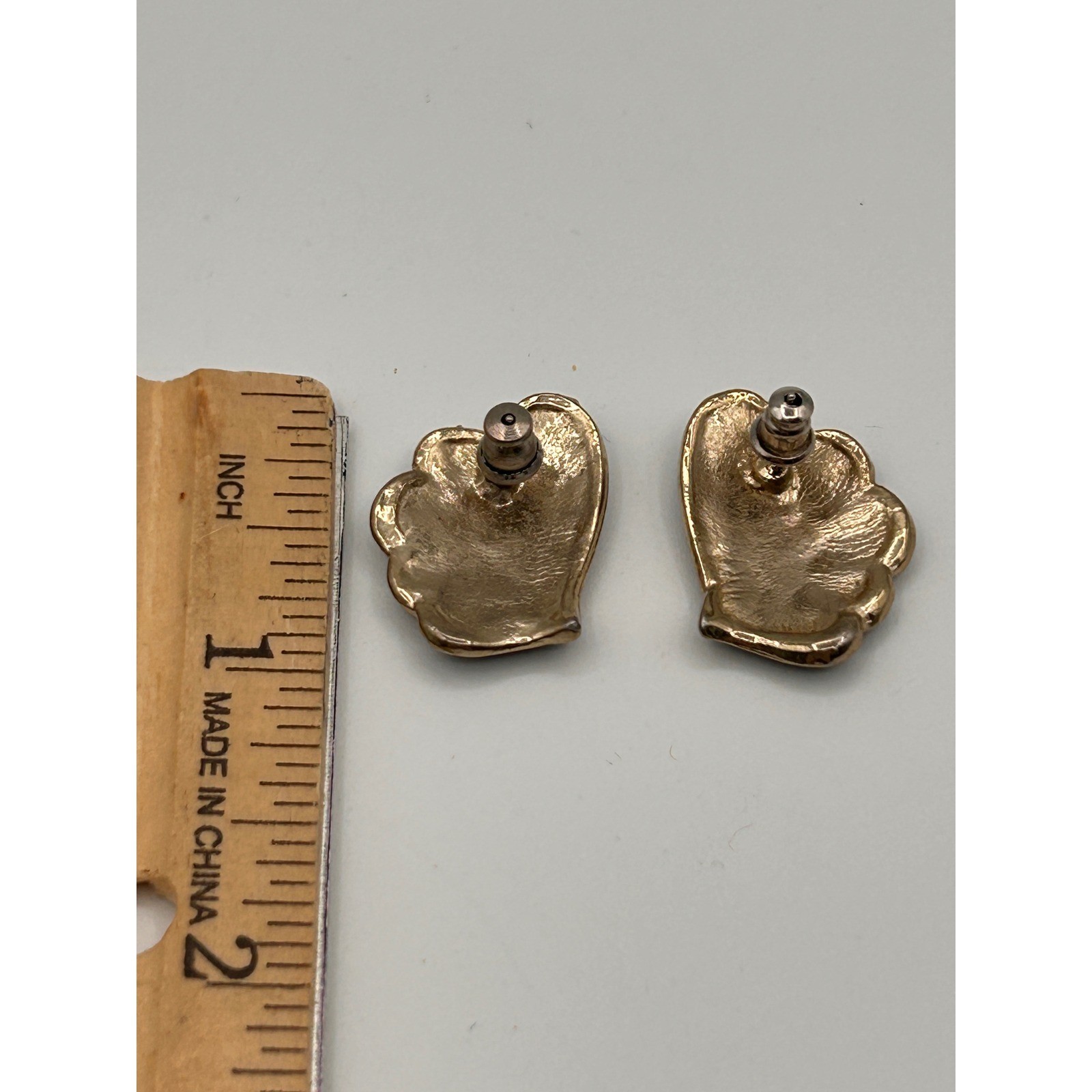Vintage Black Enamel Gold Tone Heart Wing Shell Post Stud Earrings Jewelry