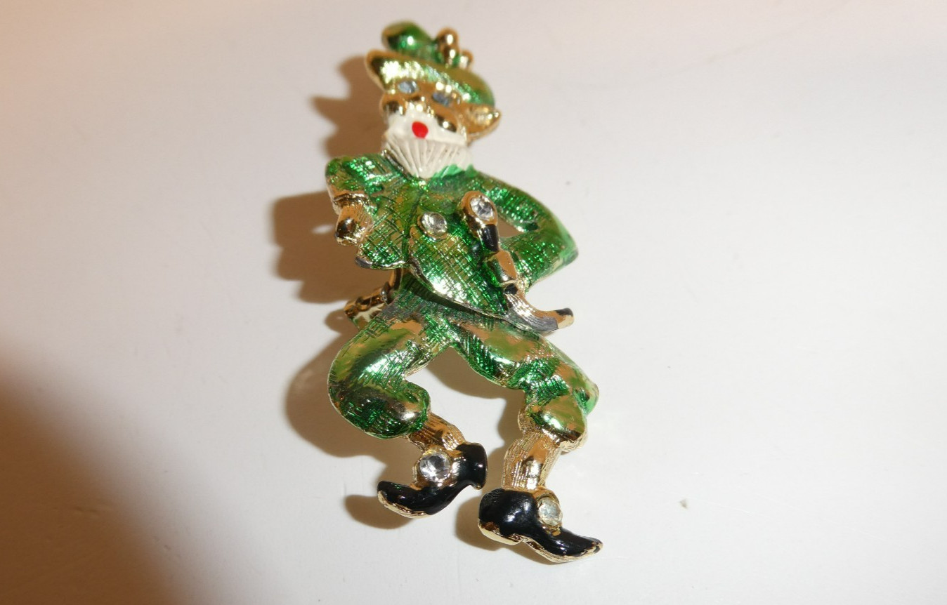 VTG Enamel Rhinestones Movable Leprechaun Shillelagh Articulated Brooch Pin