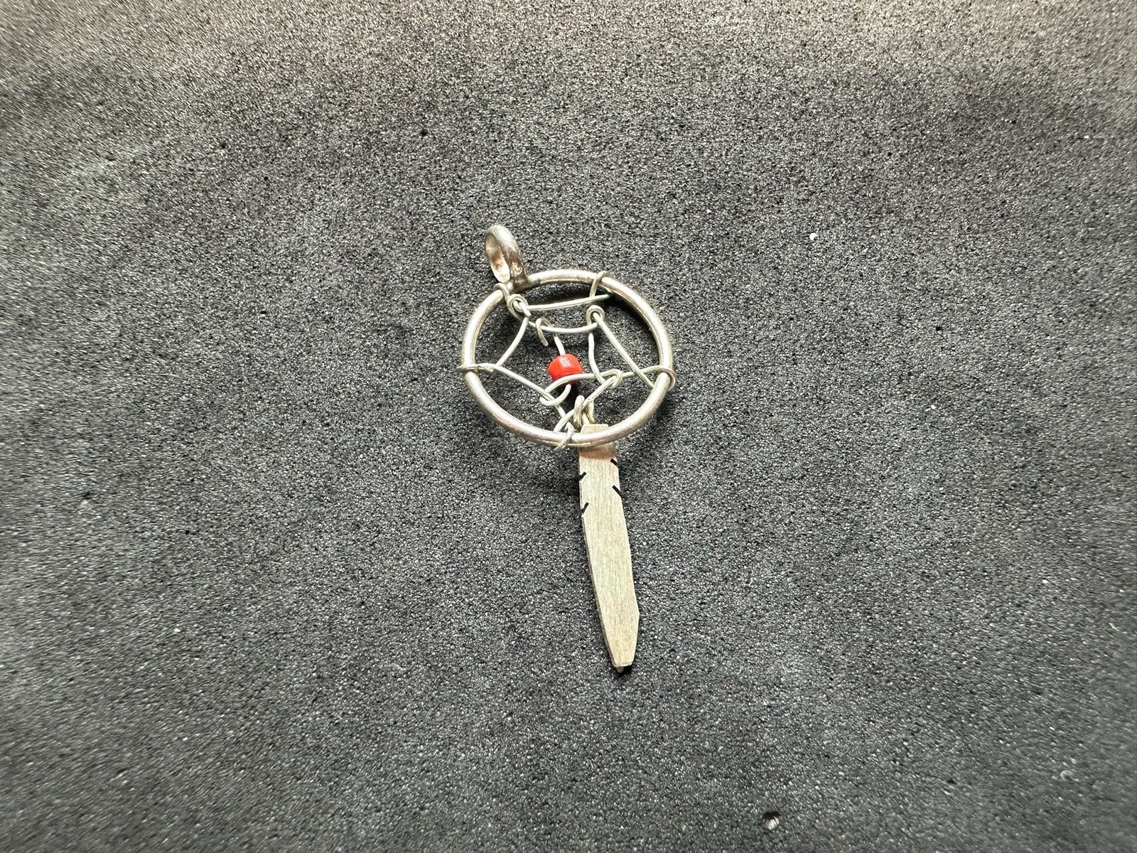 0.85g Vintage Sterling Silver 925 Dreamcatcher Feather Red Bead Pendant M