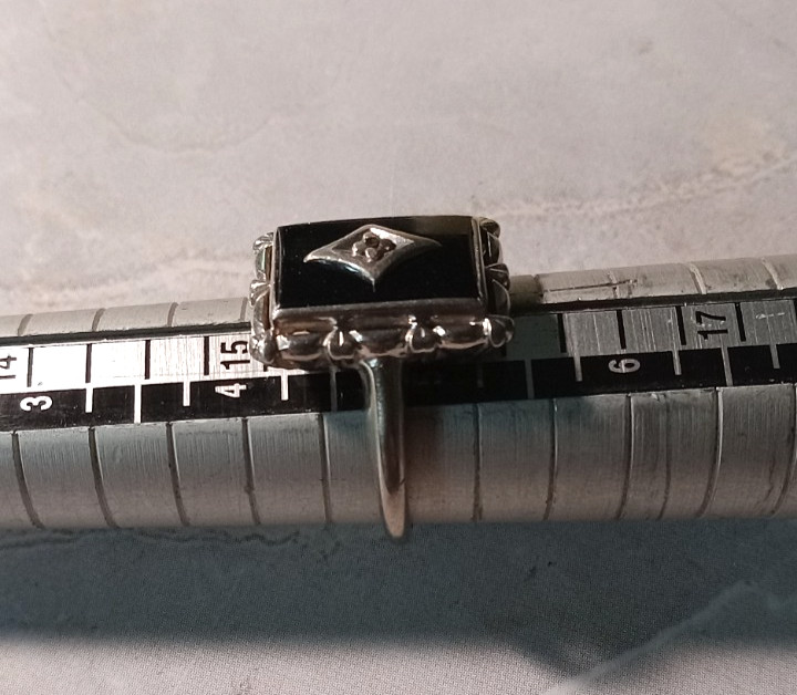 Vintage ESTATE 10k White Gold Onyx & DIAMOND Ring–Size 5