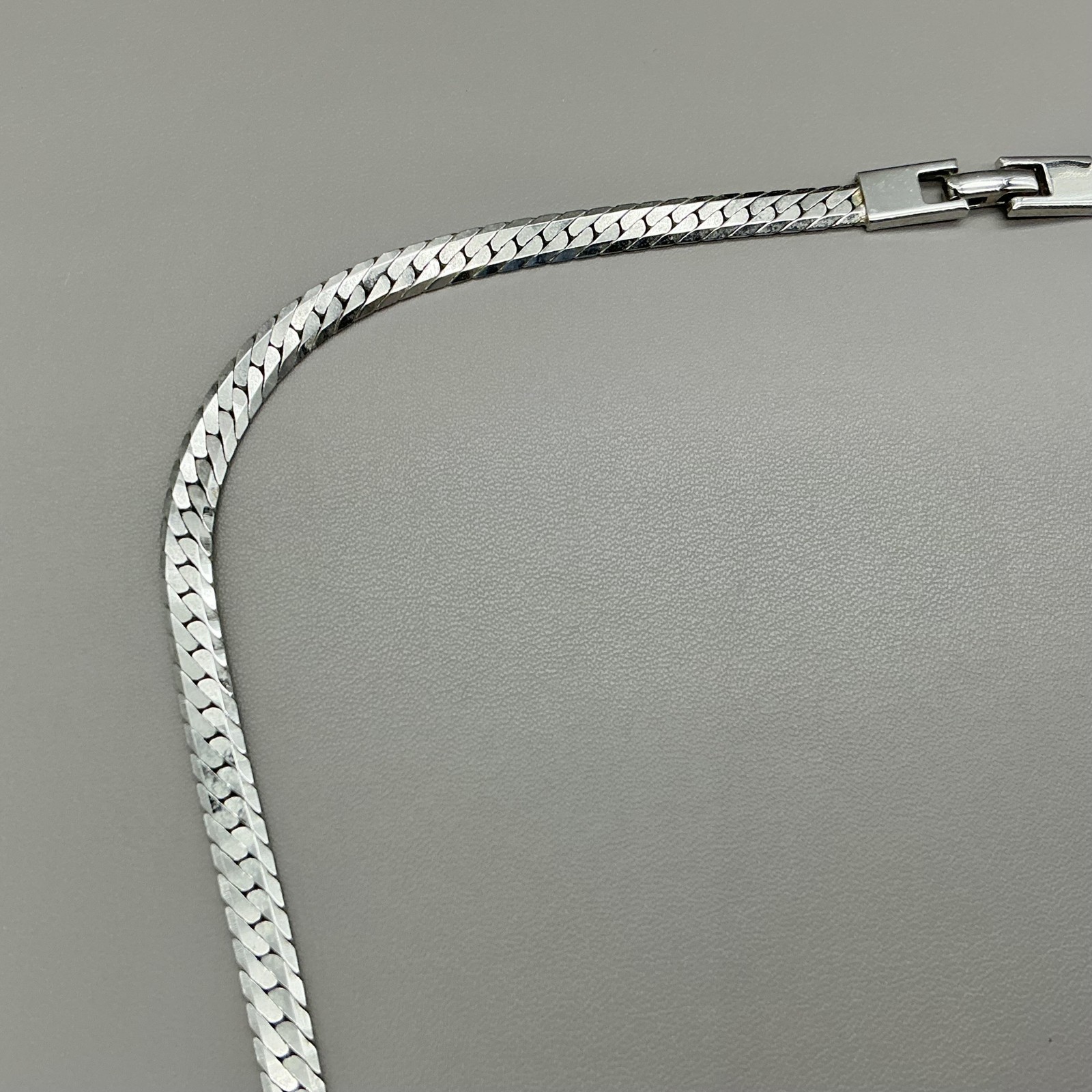 Vintage Napier Necklace Silver Tone Flat Herringbone Chain Womens 22″ Signed