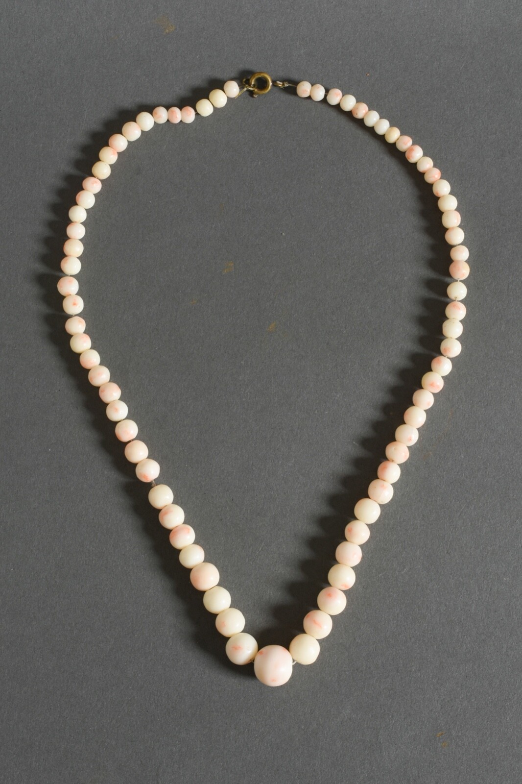 Vintage graduated Genuine Natural Angel skin Coral necklace !