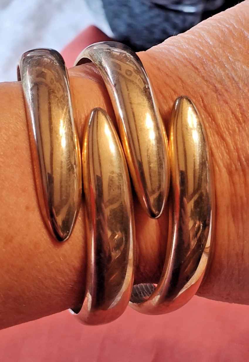 VTG 8.25″ Hinged Gold-toned Claw Cuff Bracelet 3″ across 1.75″ Wide