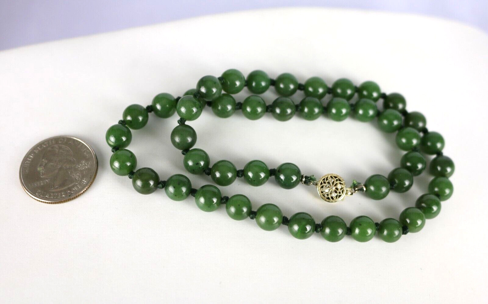 LOVELY VINTAGE SILVER CLASP 8MM GREEN JADE BEAD NECKLACE 17.5″ LONG