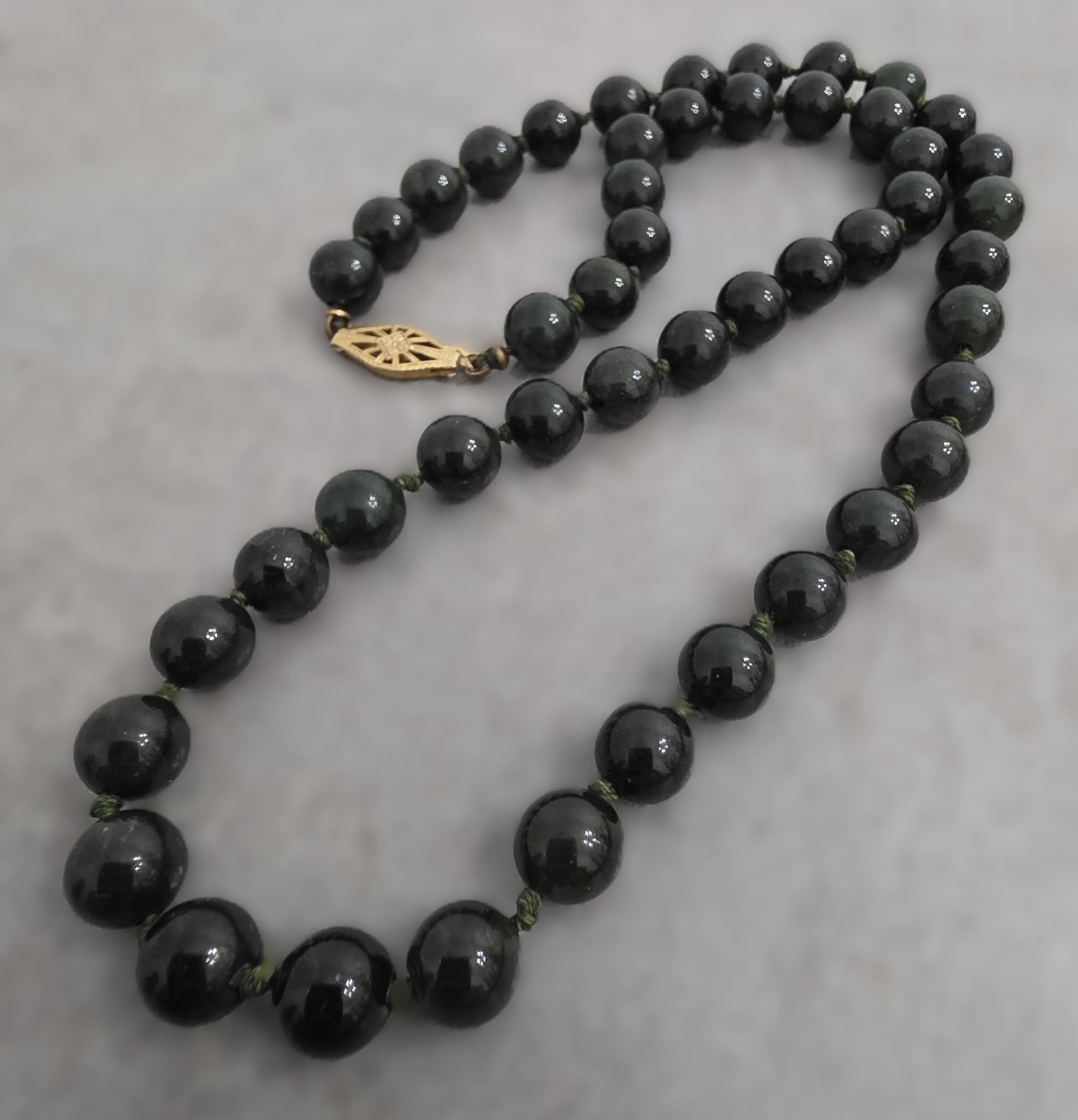 Vintage 18″ Dark Green JADITE JADE 8mm Knotted Beaded Necklace