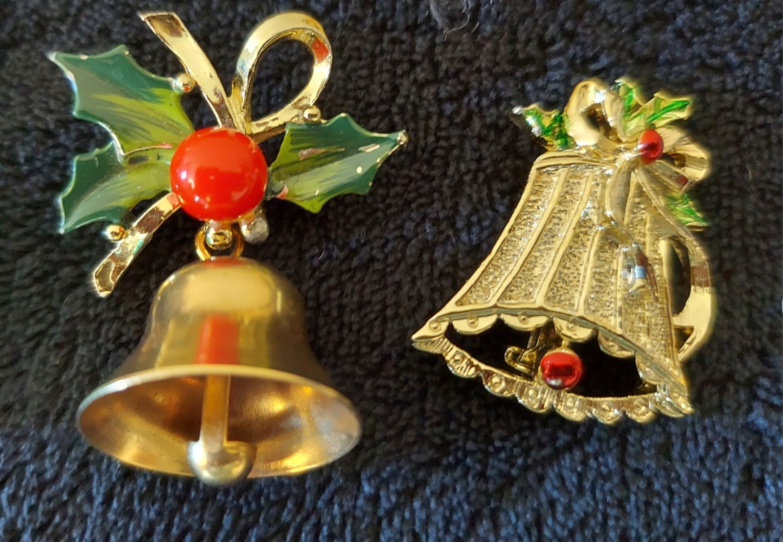 Vtg Christmas Holiday 7pc Pins/Brooches Bells Trees Mouse Snowman Sign Gold-tone