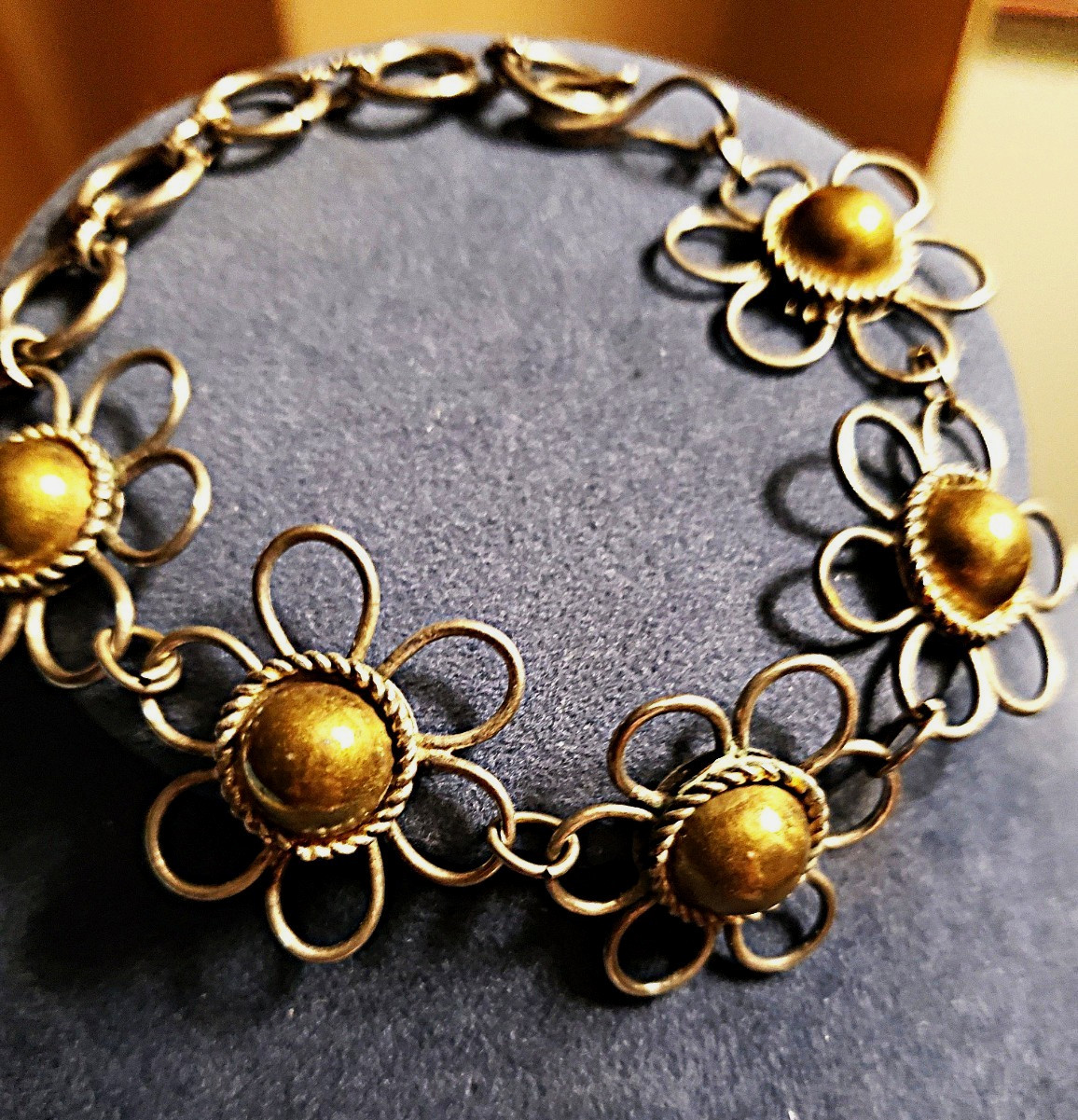 VTG Wire Wrap Brass Center Daisy Flowers LInk Bracelet Silver Tone 9 inch
