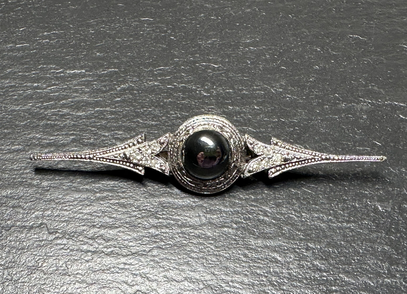 SILVER TONE BAR PIN BROOCH WITH RHINESTONES, SHINY BLACK INSERT E855