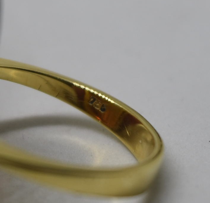 Exquisite 18K Yellow Gold, Natural Opal and Diamond Ring Size 5 3/4