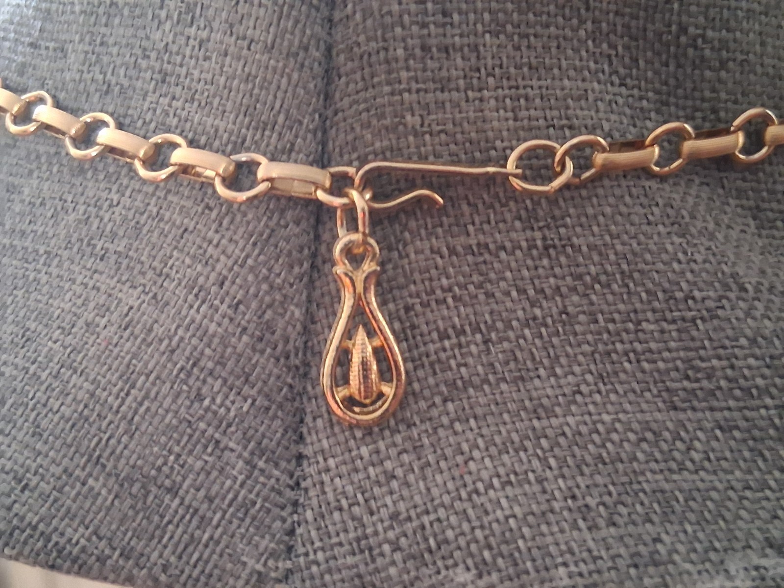 Coro emerald green marquise-cut chain link necklace, gold-tone, excellent condit
