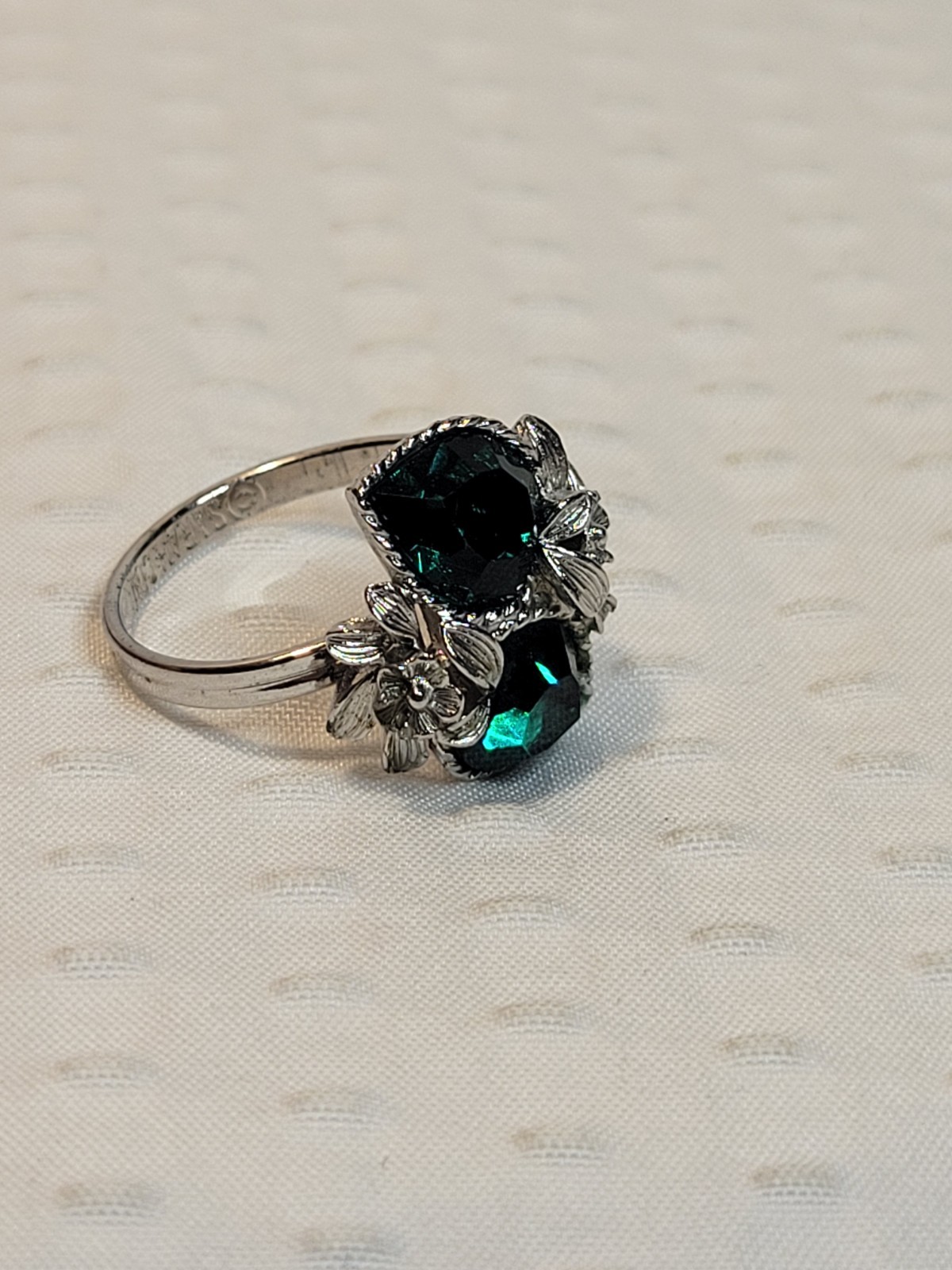 Vintage “LOVE STORY” May Birthstone Ring Sarah Coventry Adjustable Green Hearts