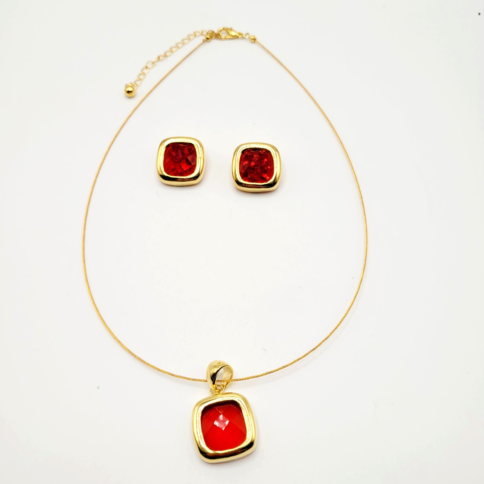 Red Glass Faceted Cushion Cut Bezel Gold Tone Wire Necklace Clip On Earrings Set