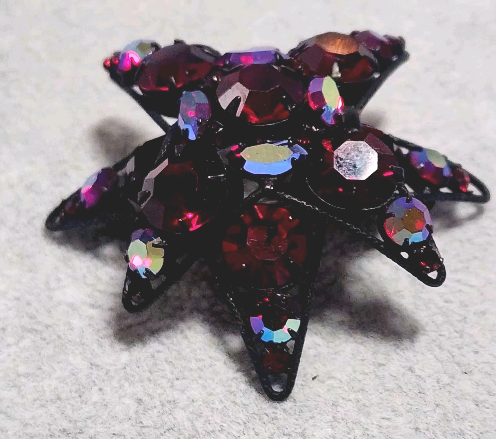 REGENCY Signed Vintage Domed Dimensional Deep Red AB Japanned Star Brooch C850