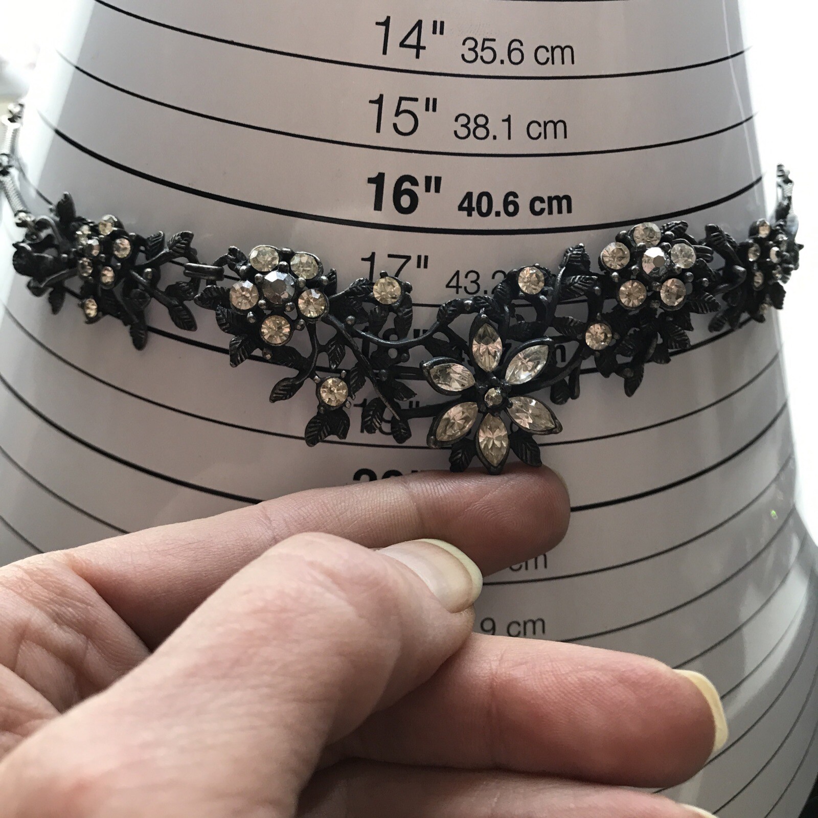 Vintag Pewter Tone Floral Design with Clear White Rhinestones Collar Necklace