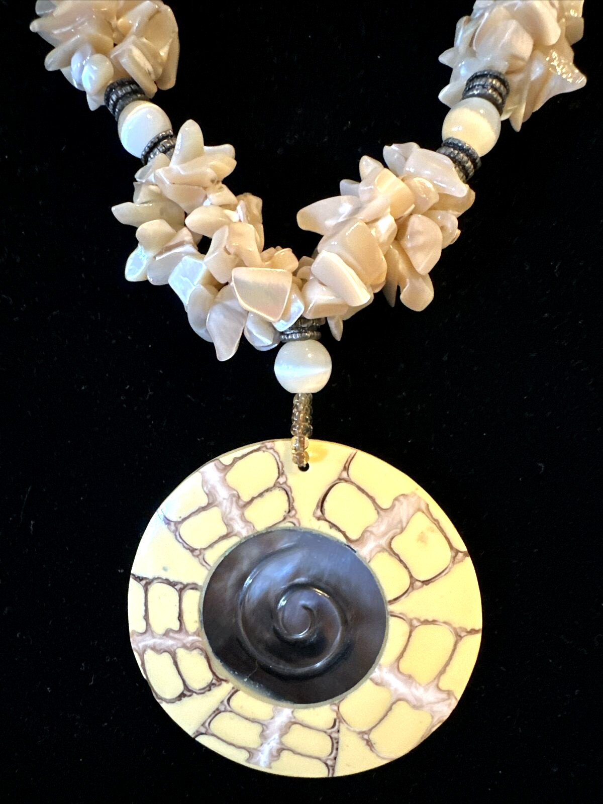 Vintage Shell Abalone Beaded Multi Strand Necklace 20″ and Pendant 2″ – Hawaiian