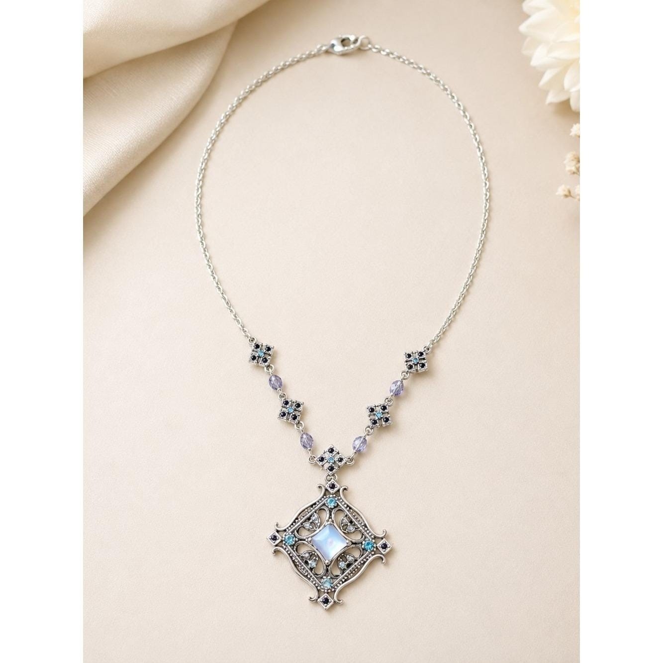 Vintage Avon Nina Ricci Necklace Silver Tone Blue Cabochon Rhinestone Pendant 16