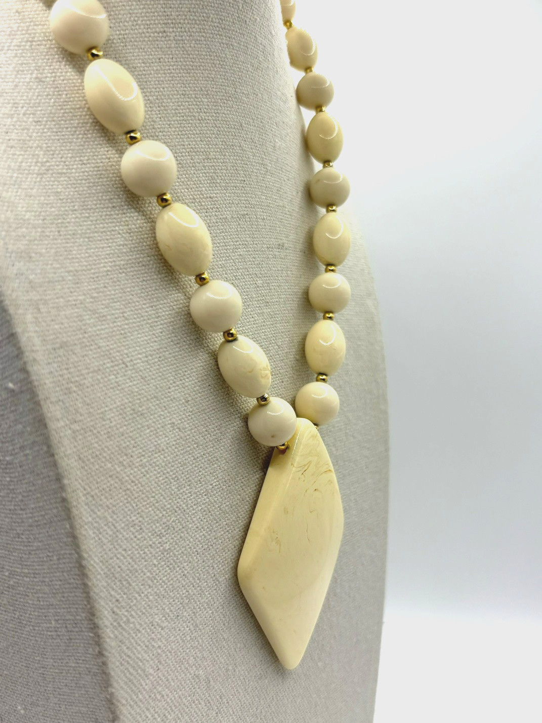 Vintage Ivory Marbled Cream And Gold Beaded Diamond Shaped Slab Pendant Necklace