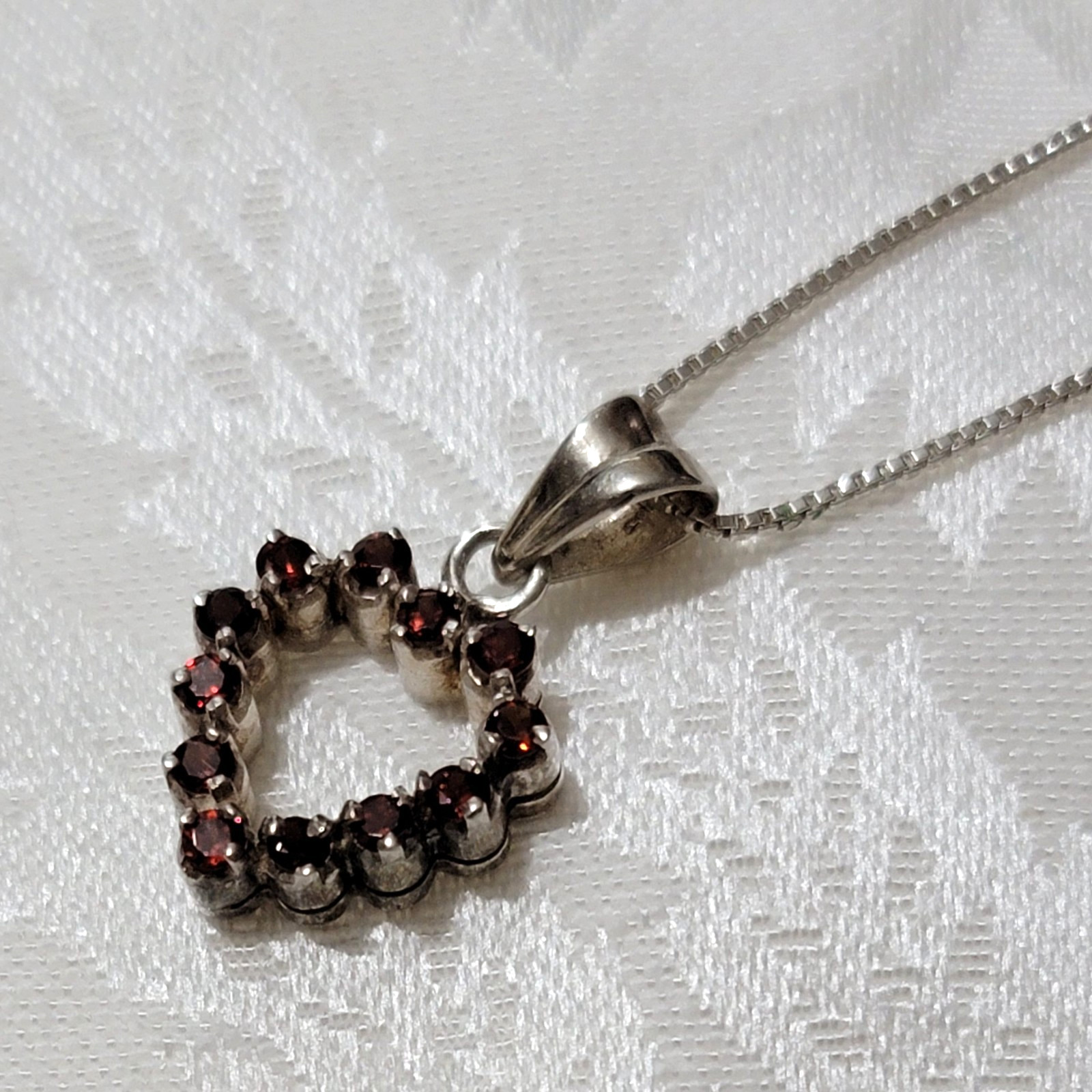 VTG 925 HEART PENDENT CLEAR RED STONES OUTLINE W/ 925 ITALY 20″ CHAIN NECKLACE