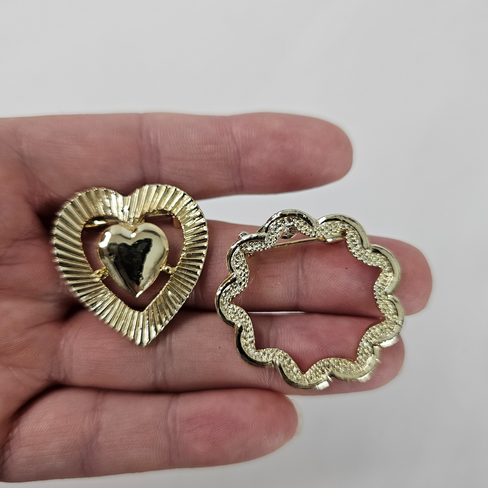 Vintage Gerry’s Wreath Flower And Heart Brooch Lot of 2 Gold Tone Open Work
