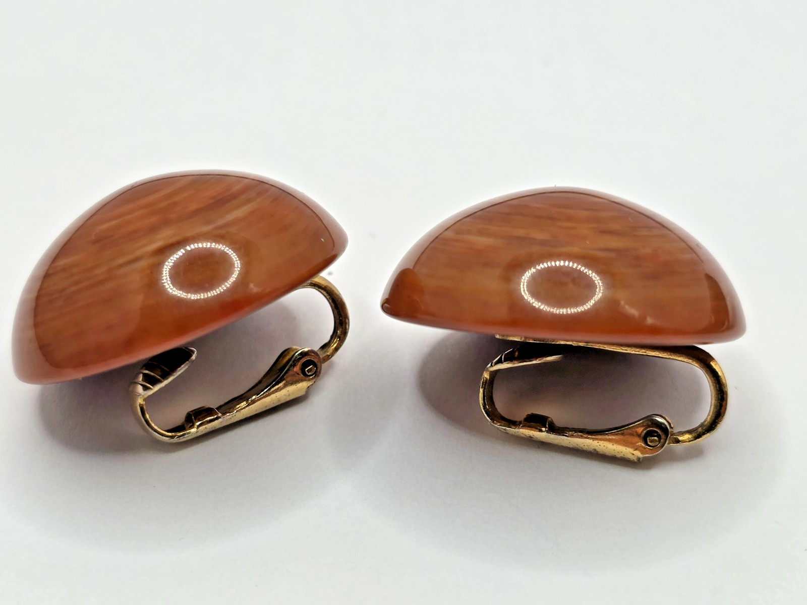 Vintage Crown Trifari Lucite Brown Wood Grain and Gold Tone Clip Earrings