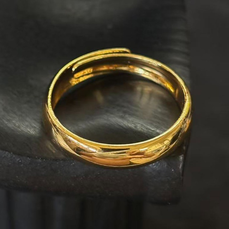 VTG Gold-plated (NOT SURE) Gold-tone Ring Band marked ‘999’, Size 9 adjustable