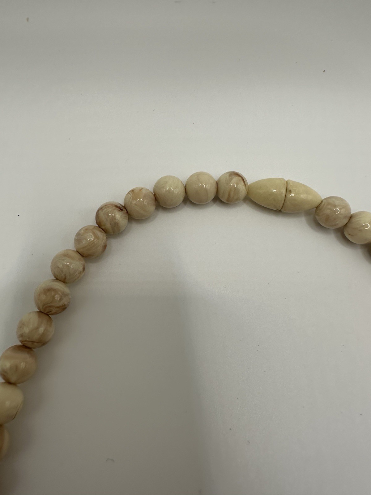 Vintage Avon 1988 Desert Sands Acrylic Peach Beige Marble Beaded Necklace 22”