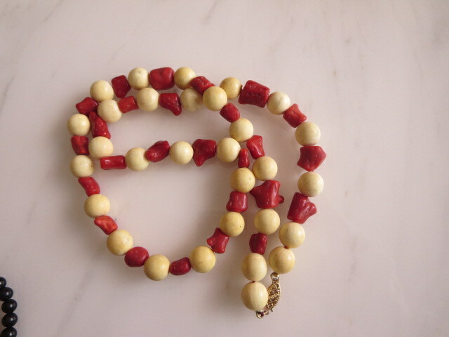 ANTIQUE GENUINE RED CORAL BEADS 14K NECKLACE
