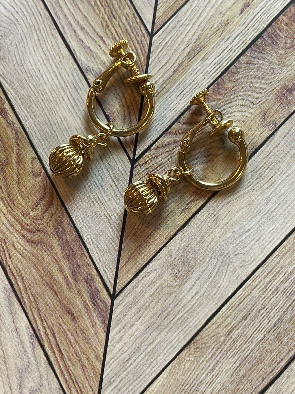 VINTAGE Lot 5 Pair Clip On Earrings Stud Dome Hoop 60s 70s 80s 90s Elegant