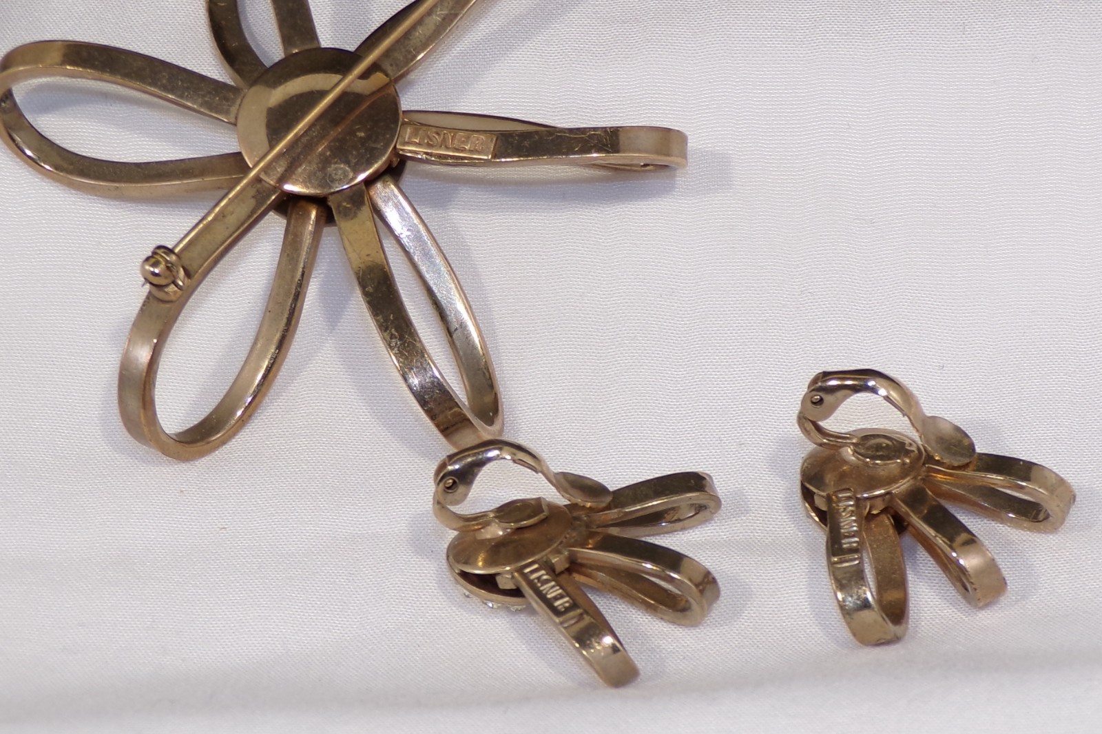 Vintage Jewelry EARRINGS and BROOCH SET by LISNER Looped Bow Flower Design