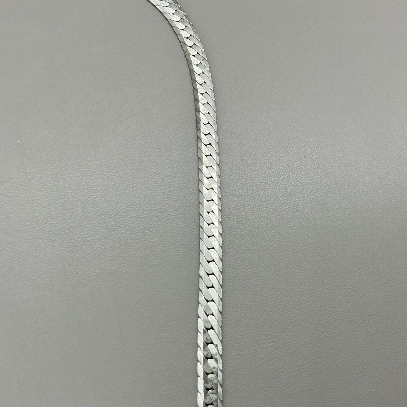Vintage Napier Necklace Silver Tone Flat Herringbone Chain Womens 22″ Signed