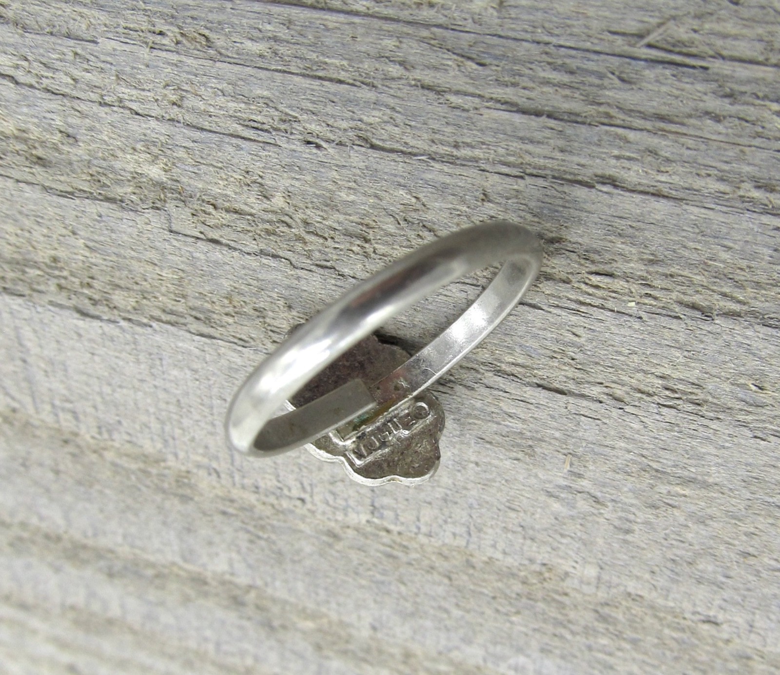 Vintage Adjustable Ring Signed Vogue Silver Tone Faceted Stone Ornate Setting