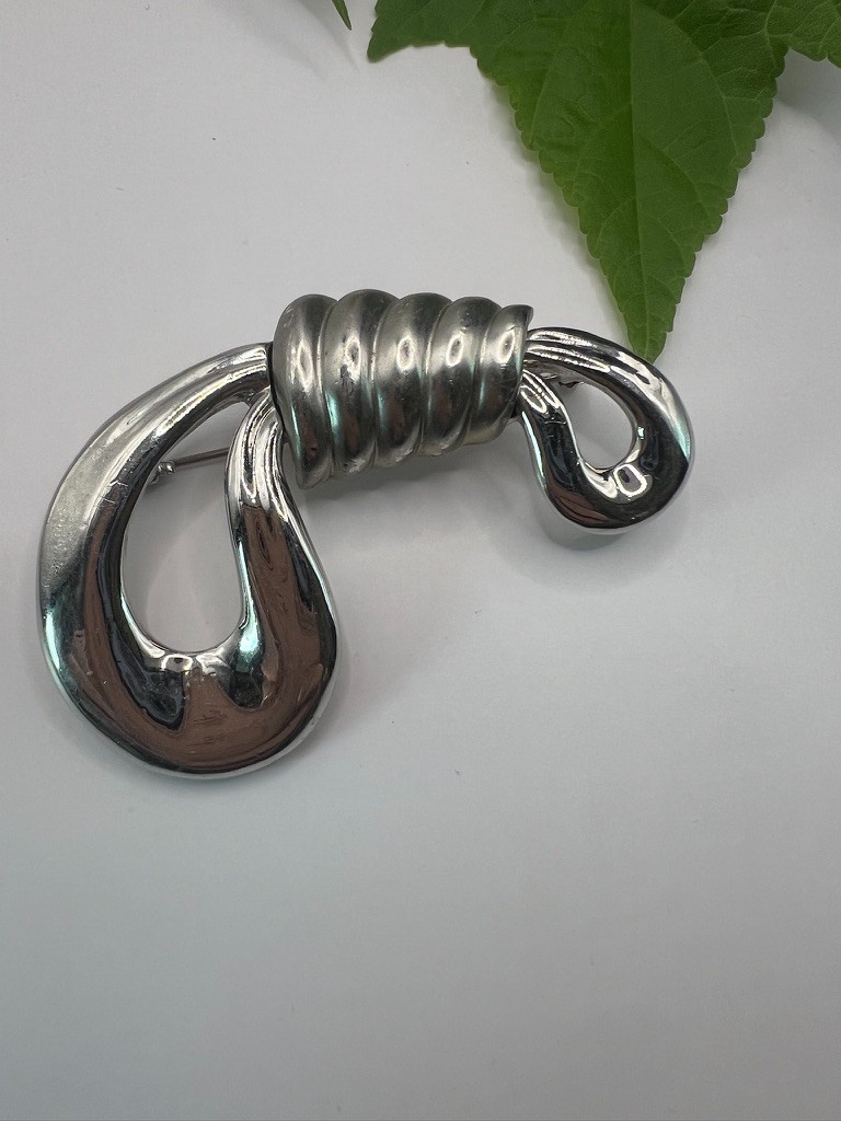 Vintage Modernist Silver Rope Knot Brooch Sculptural Statement Pin 1980s 1990s