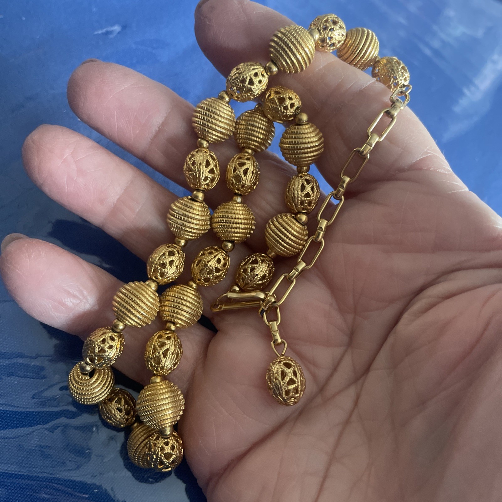 Classic Vintage GoldTone Ribbed & Filigree Round Beaded 13-17″Necklace FX16