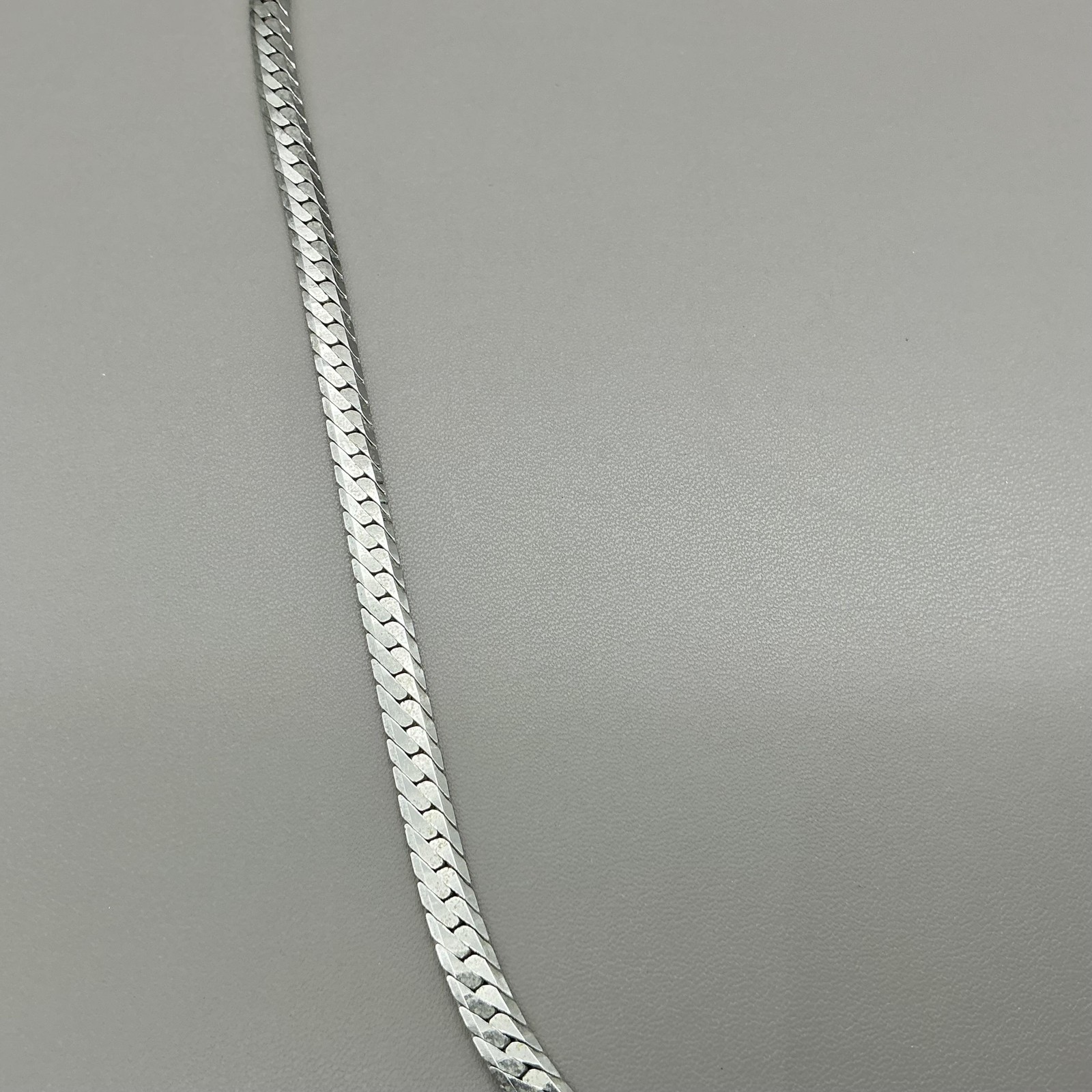 Vintage Napier Necklace Silver Tone Flat Herringbone Chain Womens 22″ Signed