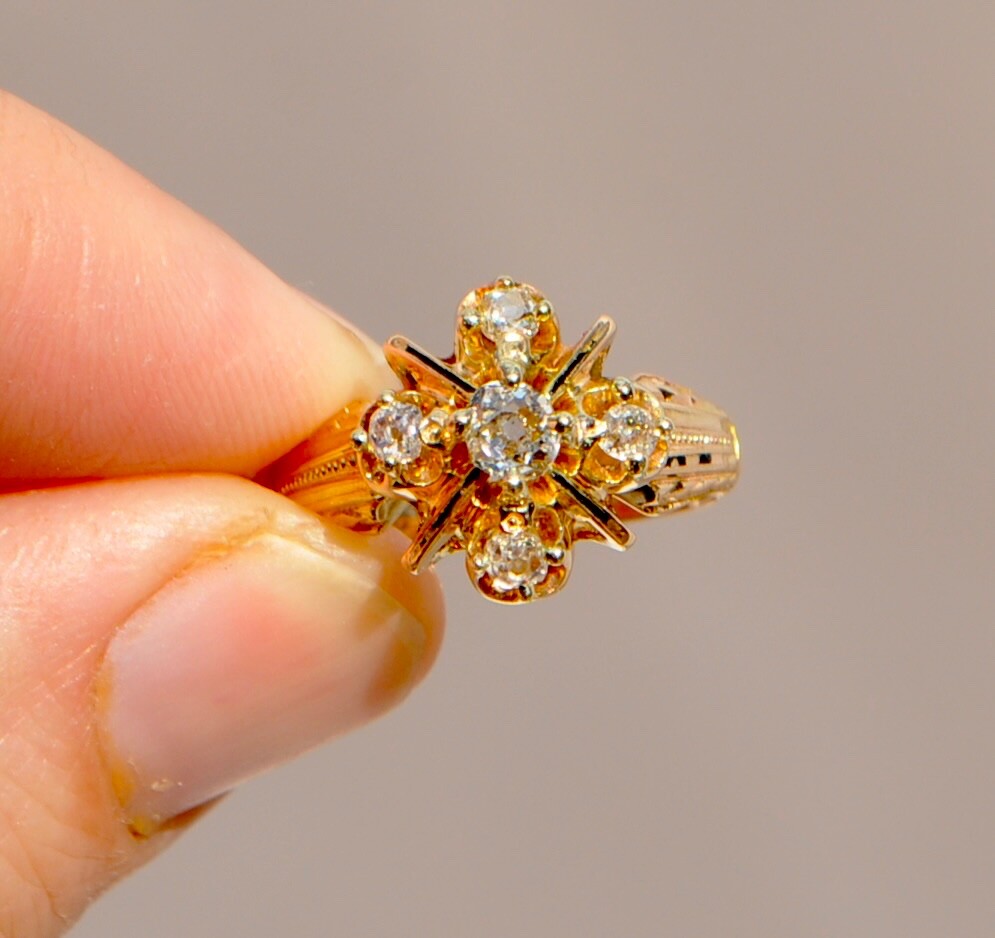 Old Antique Victorian 18K Solid Gold Old Mine Cut Diamond Ring Engraved Cluster