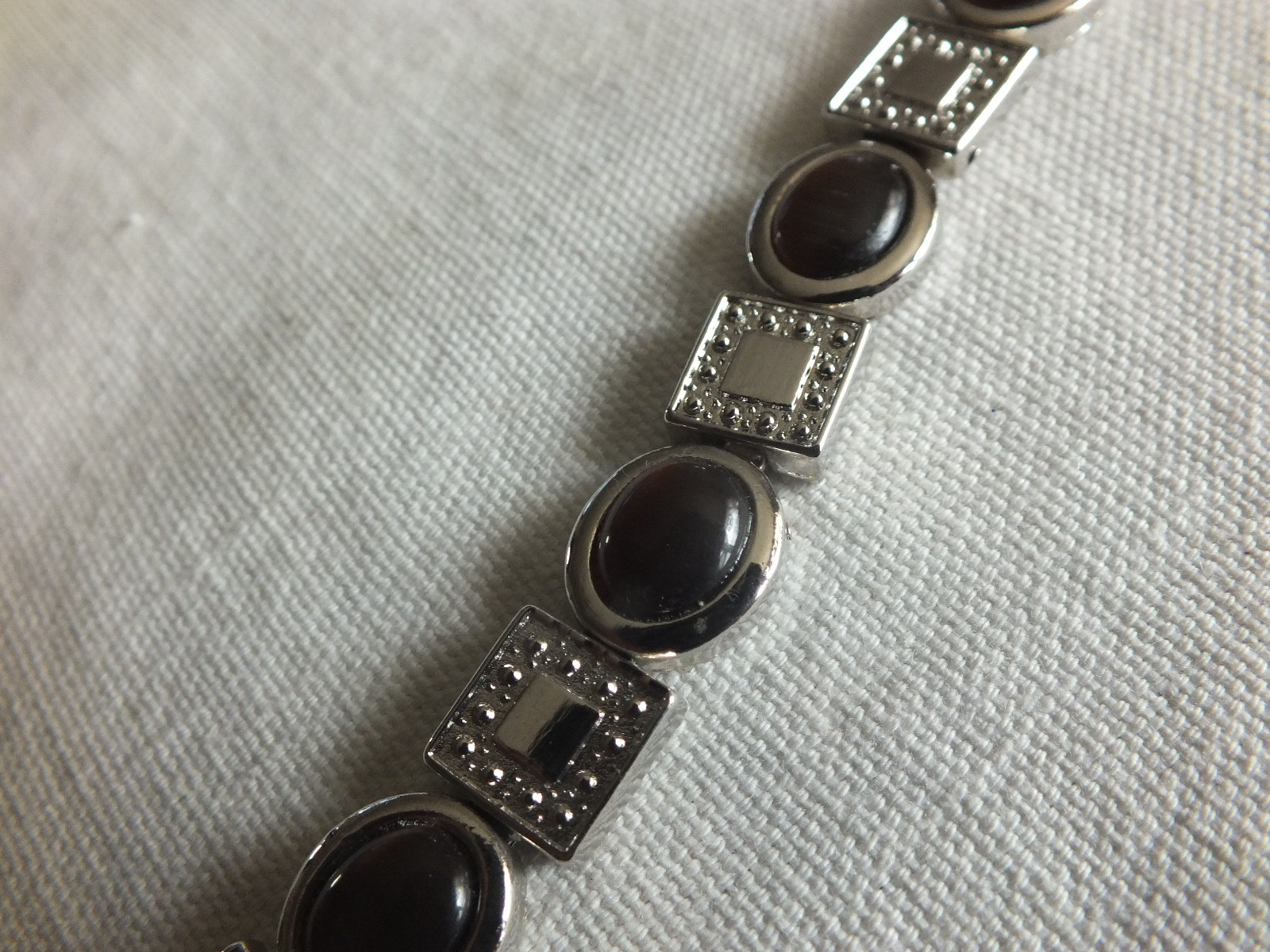 Beautiful Clasp Bracelet Silver Tone Brown Cabochons 7 1/4 x 3/8″ Wide CUTE