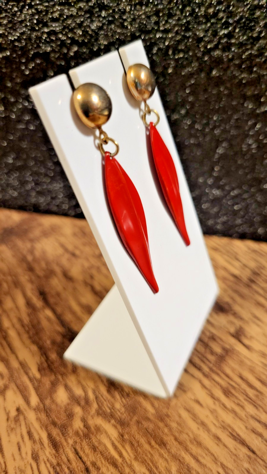 Vtg Red Enamel Marquise Leaf Dangle Earrings Gold Tone Post Stud Drop Statement